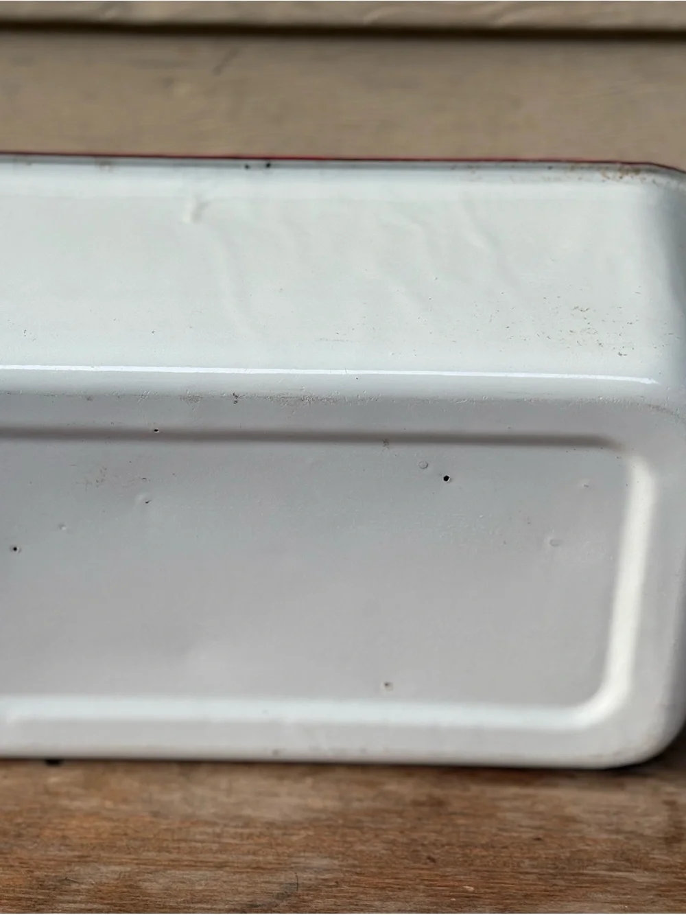 White and Red Enamel Baking Dish - Classic Home Kitchen Roaster